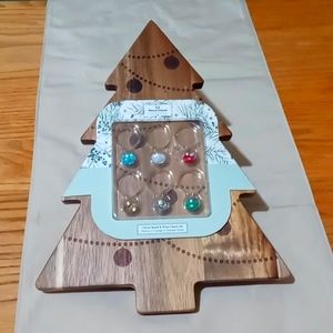 CHRISTMAS CHEESE BOARD & WINE CHARM SET
